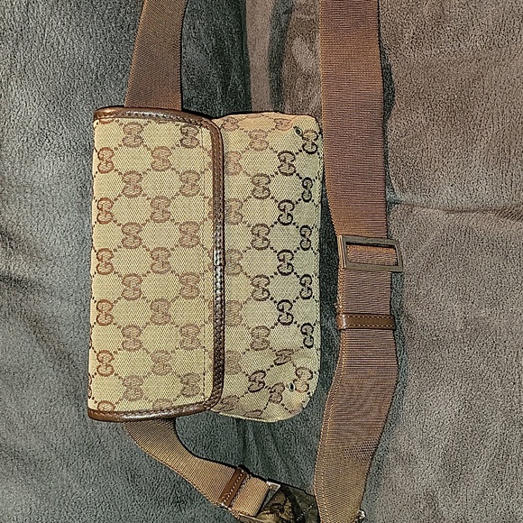 Gucci Beige and Brown Monogram Belt Bag - Picture 2 of 9